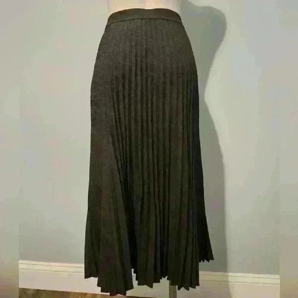 Loft pleated midi skirt - Picture 2 of 3